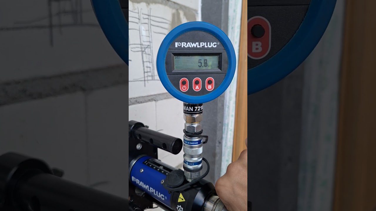 Bandymas statybvietėje naudojant i&scaron;traukimo įrankį &ndash; R-FF1 rėmo tvirtinimo elementai Rawlplug