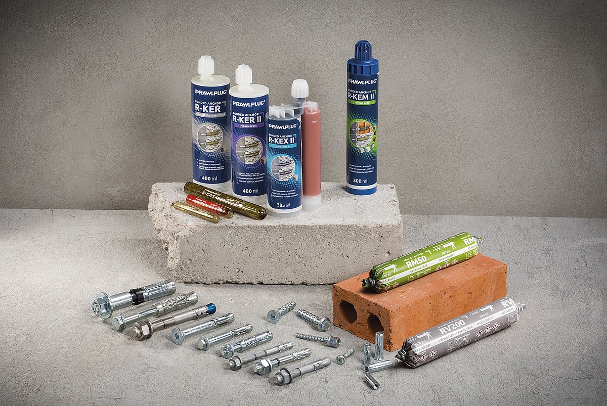 Koks mažiausias atstumas turi būti tarp ankerio ir betoninės plokštės krašto?