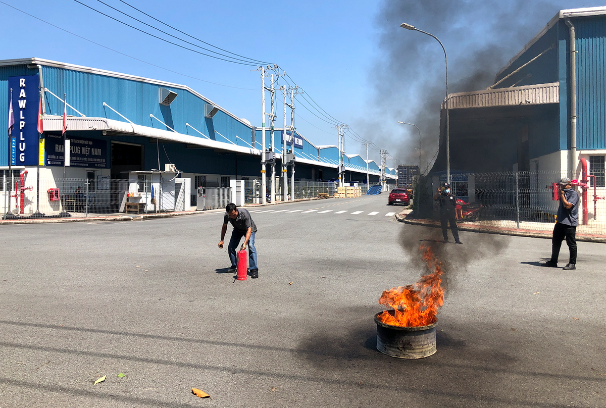 Nėra pagrindo panikuoti, arba „Rawlplug Vietnam“ gesina gaisrus