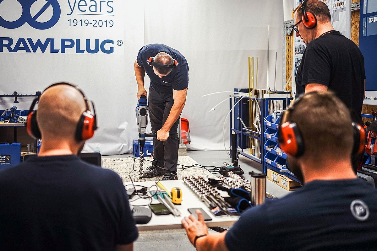 Nes „Vienas atvejis dar nėra statistika“: Rawlplug mechaninių ir elektrinių įrankių tvirtumo bandymai