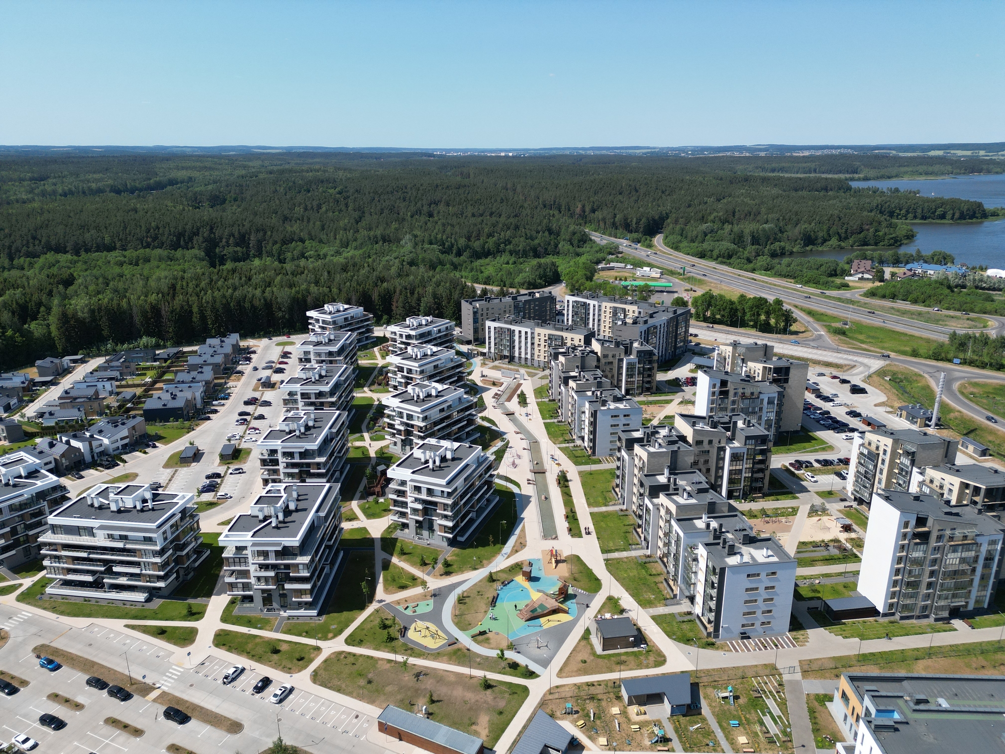 „Pirs“ – šiuolaikinis gyvenamasis rajonas prie „Minsko jūros“