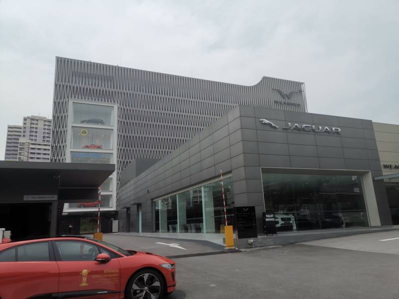 Wearnes Jaguar salonas