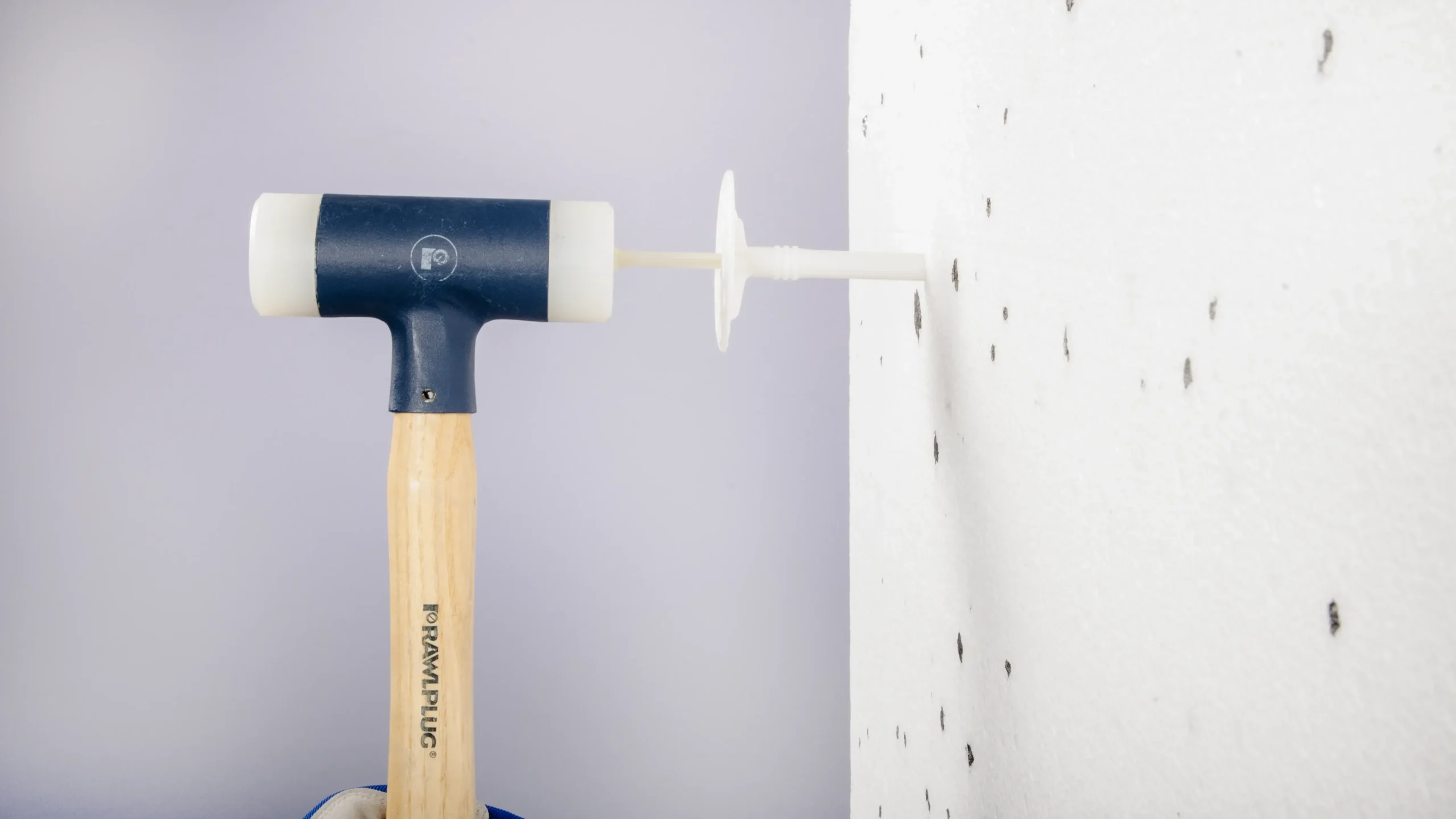 Fasado kaištis su įsmeigtu plastikiniu kaiščiu KI-10 90 mm – kartoninė dėžė – 250 vnt. - Image 4