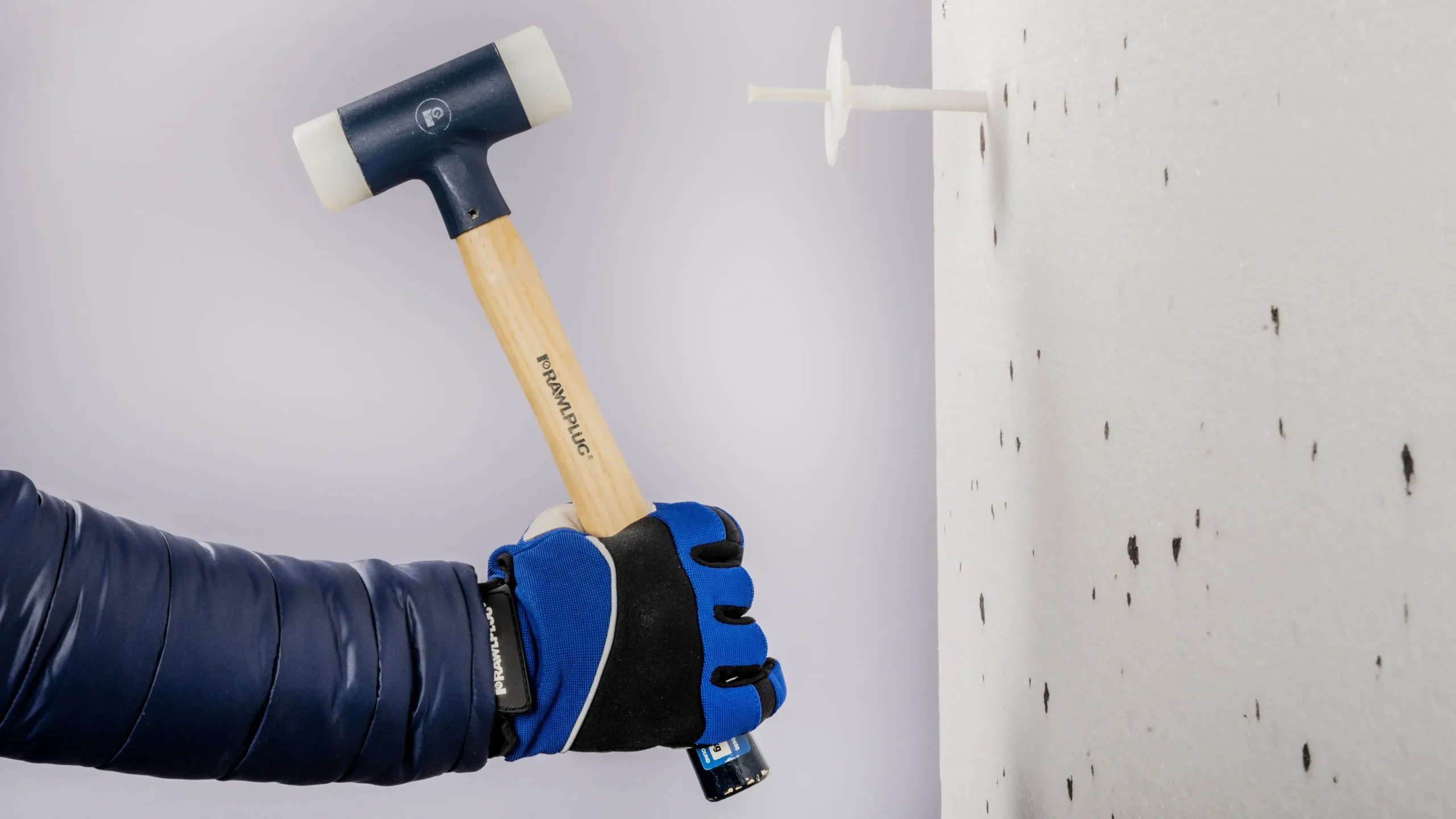 Fasado kaištis su įsmeigtu plastikiniu kaiščiu KI-10 90 mm – kartoninė dėžė – 250 vnt. - Image 3