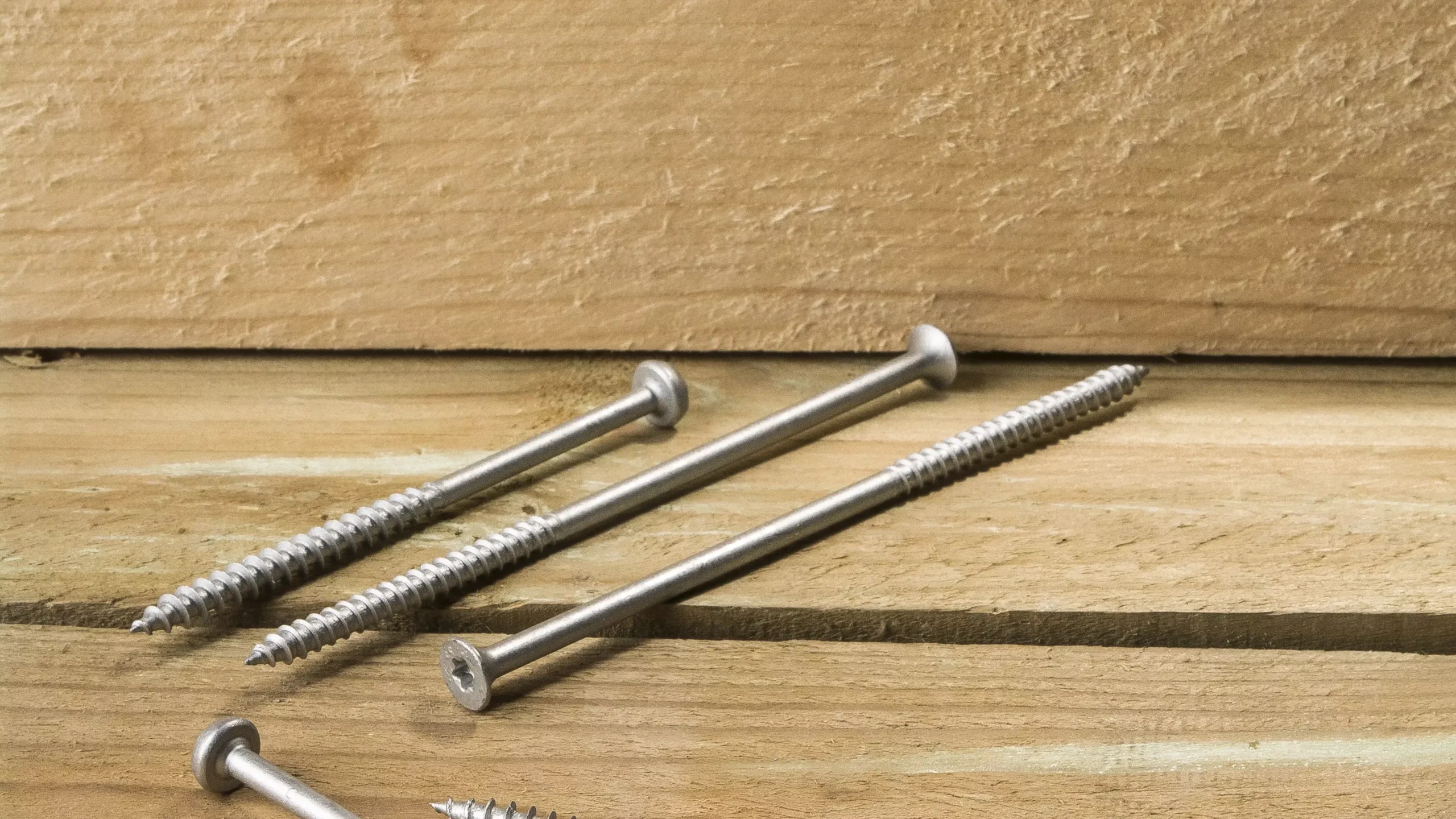 Medinis stogo varžtas T25 R-WW-T 5,0 × 55 mm, antikorozinė danga 15 Kesternich ciklai – kartoninė dėžė – 200 vnt. - Image 4
