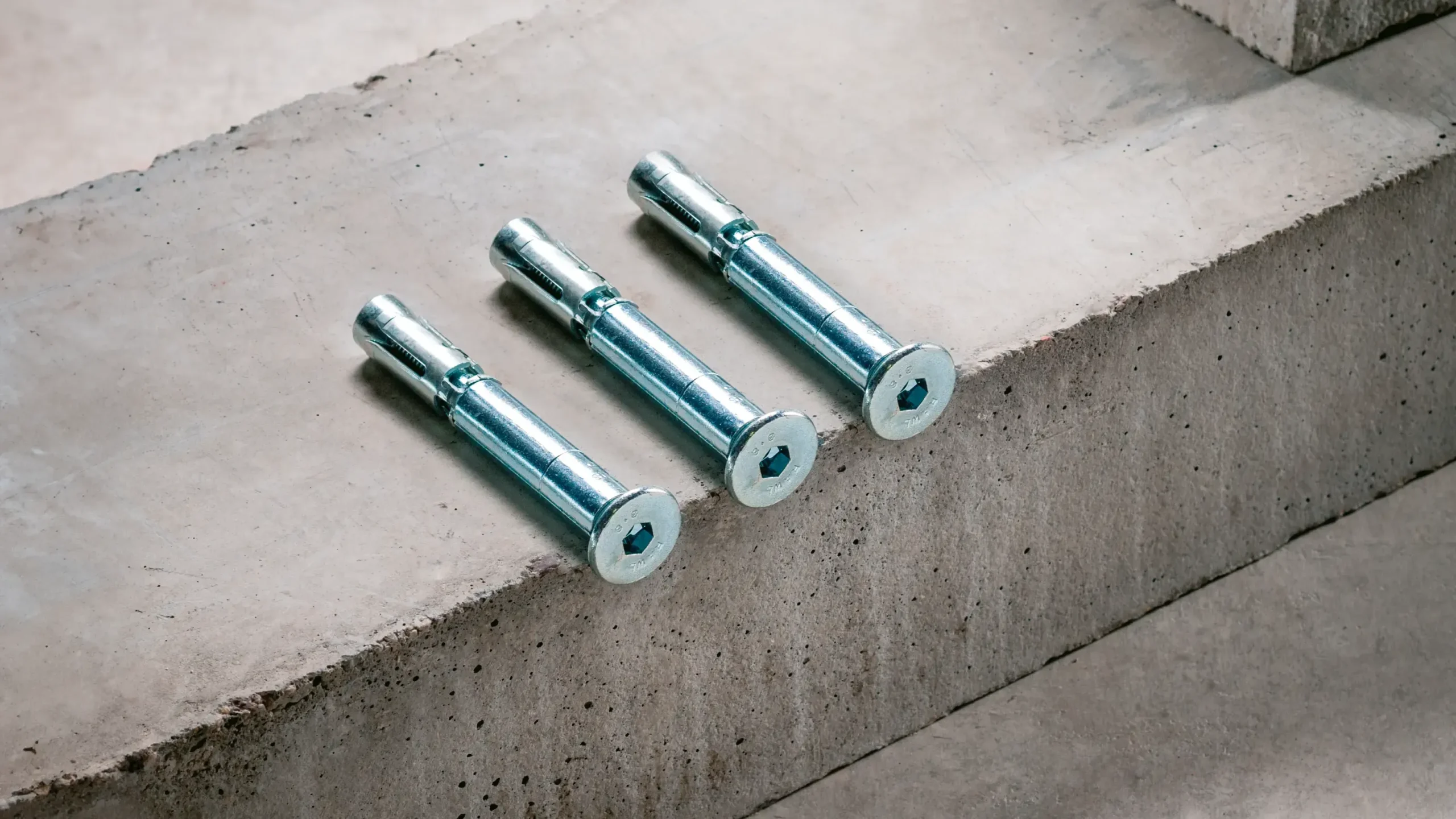 „SafetyPlus“ išsiplėtimo įvorės inkaras su įleidžiamos galvutės varžtu R-SPL-C M10 × 105 mm – kartoninė dėžė – 50 vnt. - Image 4