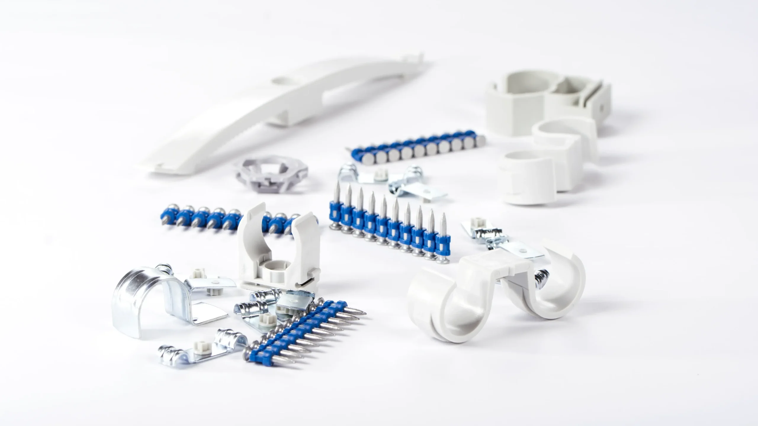 Plastikinis montavimo vamzdžių laikiklis, dvigubas skersmuo 20 mm, sustiprintos grindys PA – kartoninė dėžė – 50 vnt. - Image 3