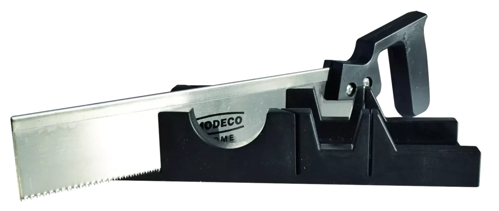 Dėžė PVC 300 × 60 mm + šukos pjūklas – kartoninė dėžė – 1 vnt.