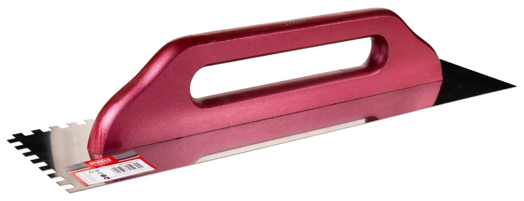 Nerūdijančio plieno mentele, dantukas 480 × 130 × 8 mm, medinė rankena – etiketė – 1 vnt.
